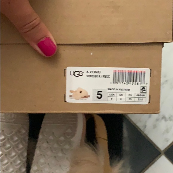 Ugg Sandals - Picture 5 of 6